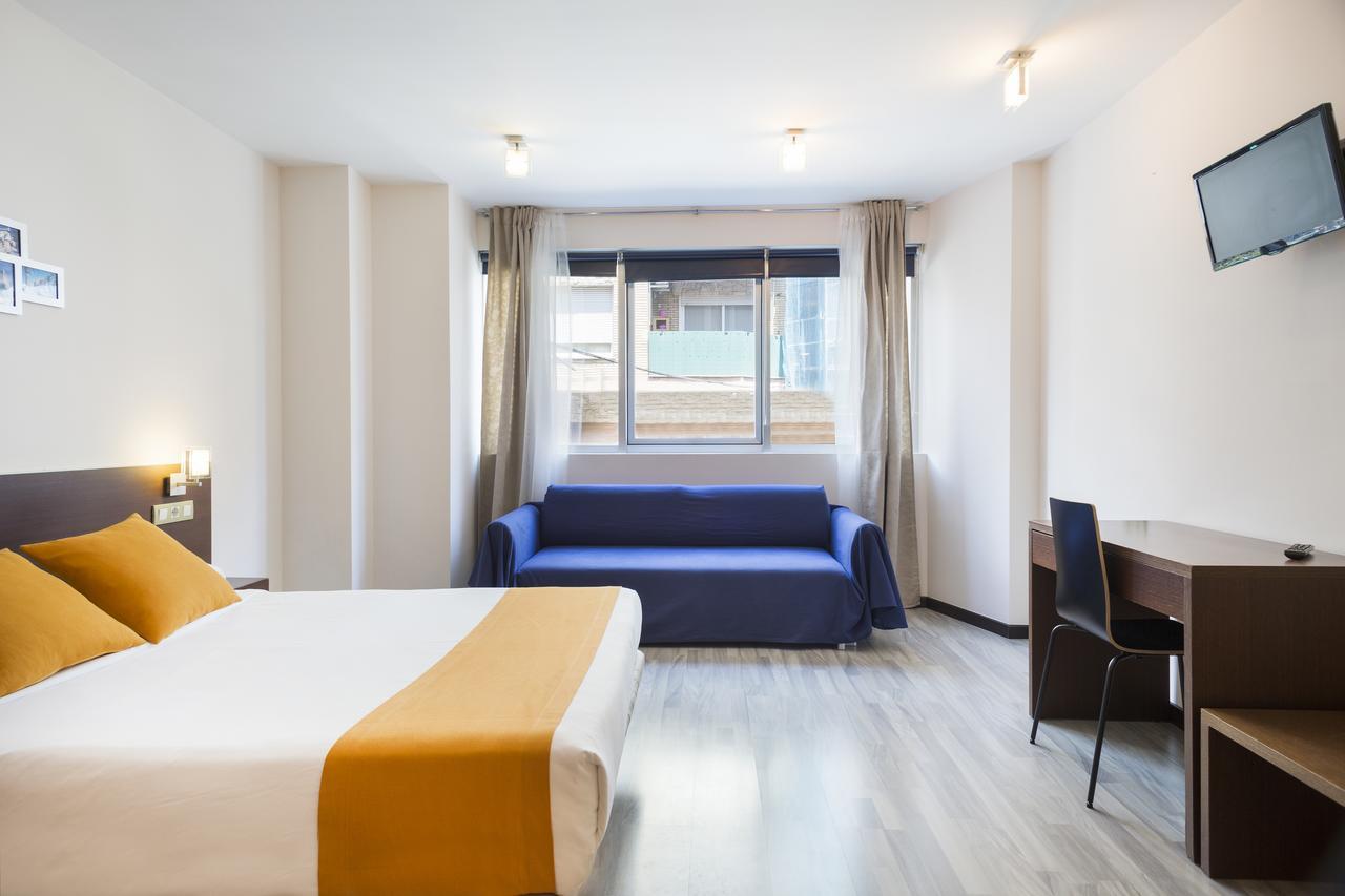 Ginosi Basics Centric Apartel Castelldefels Luaran gambar