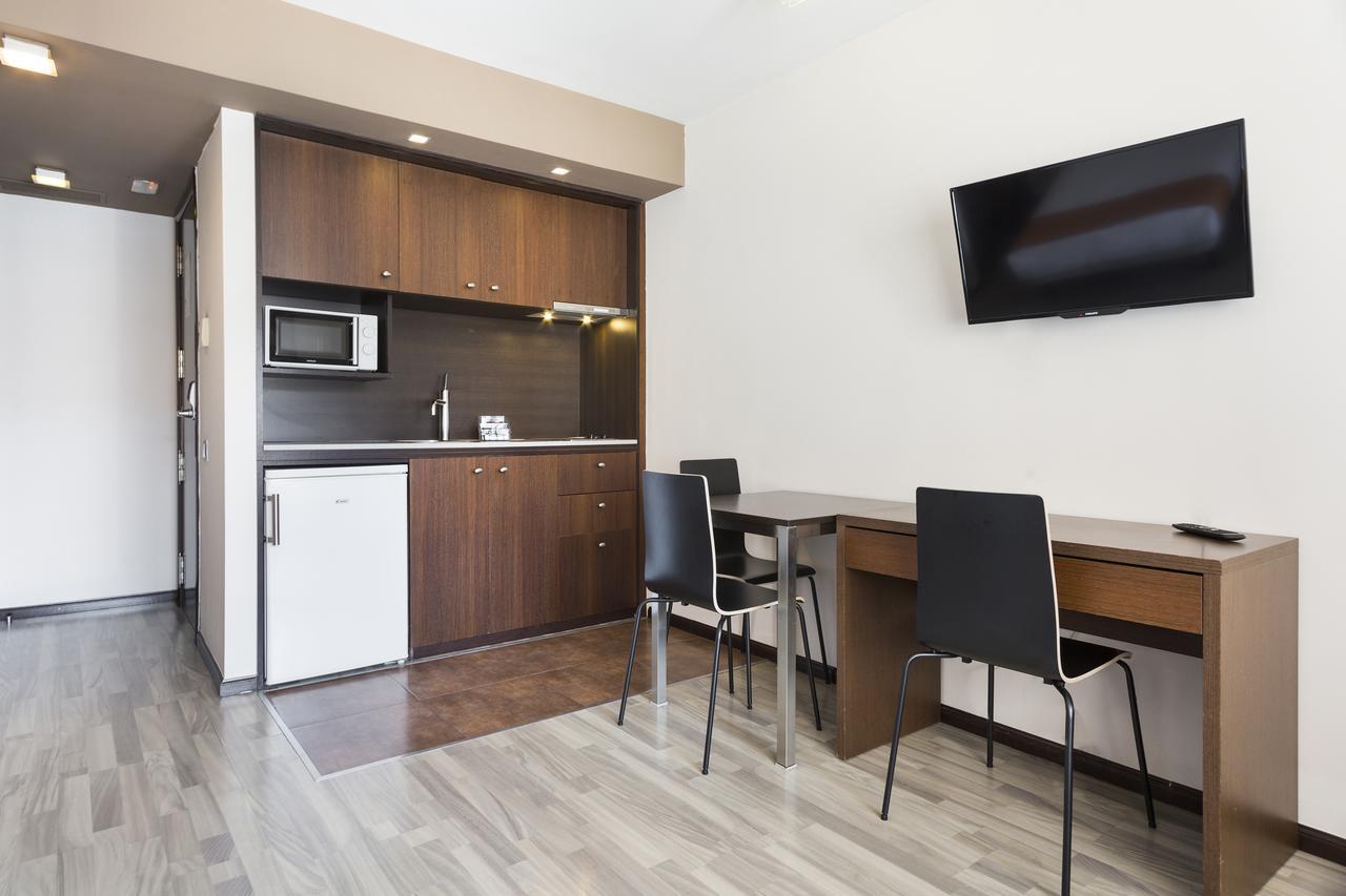 Ginosi Basics Centric Apartel Castelldefels Luaran gambar