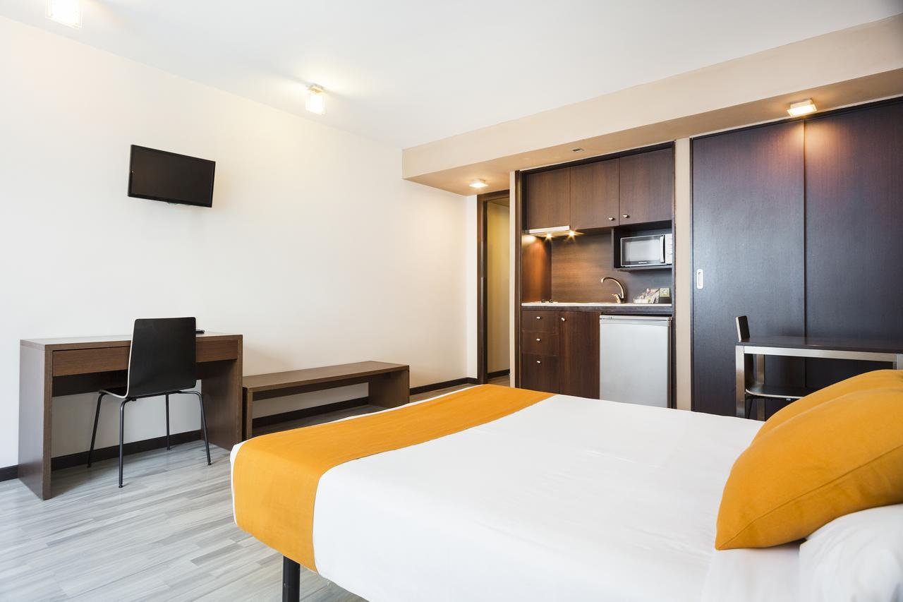 Ginosi Basics Centric Apartel Castelldefels Luaran gambar
