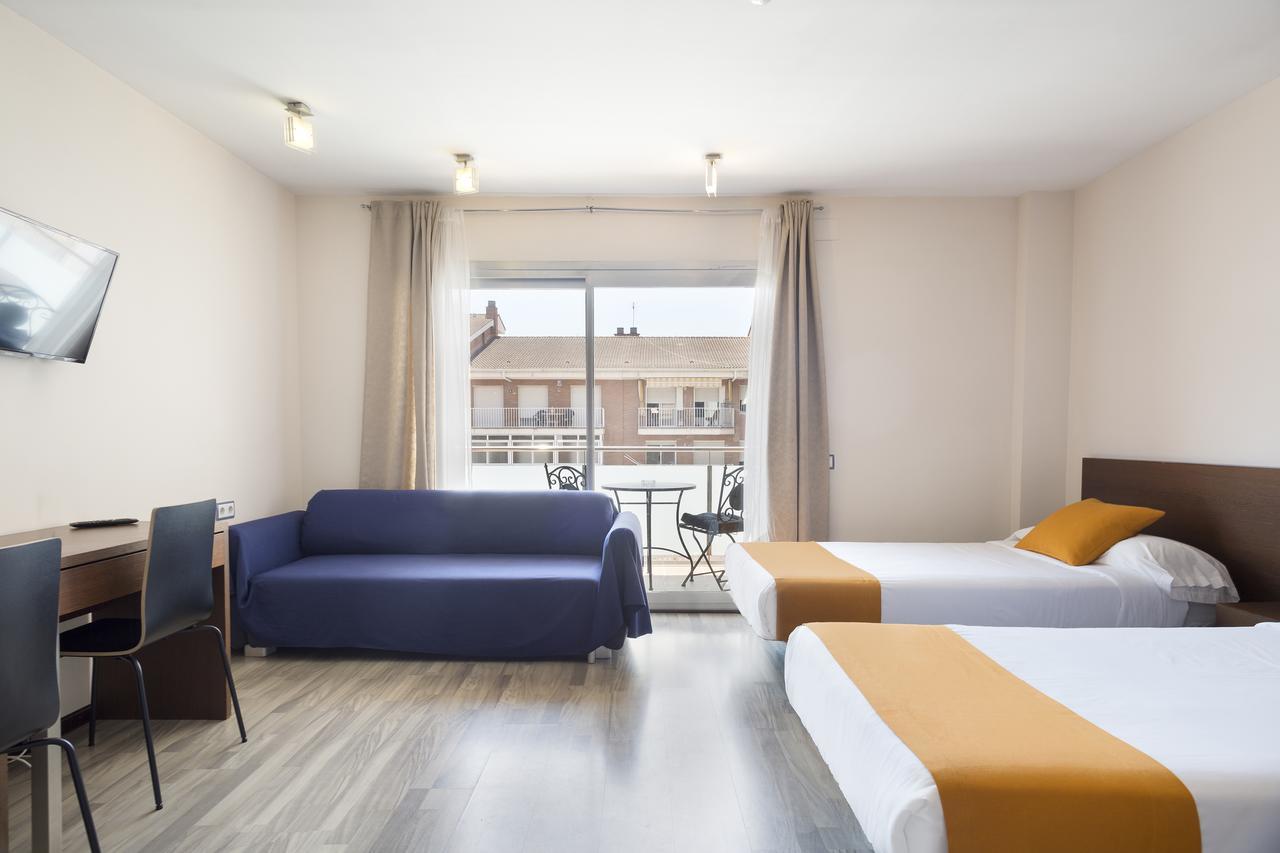 Ginosi Basics Centric Apartel Castelldefels Luaran gambar