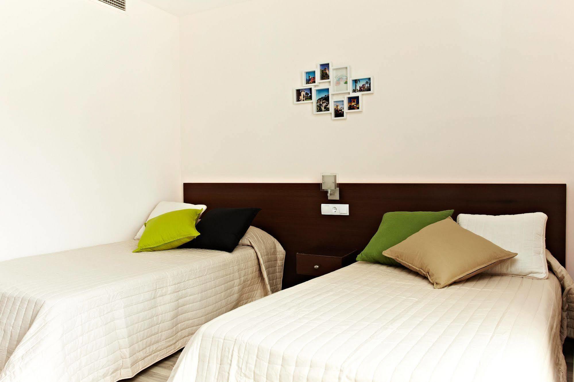 Ginosi Basics Centric Apartel Castelldefels Luaran gambar