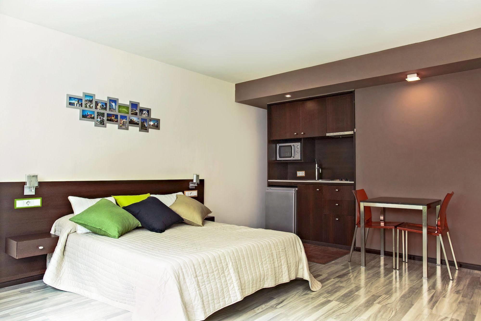 Ginosi Basics Centric Apartel Castelldefels Luaran gambar