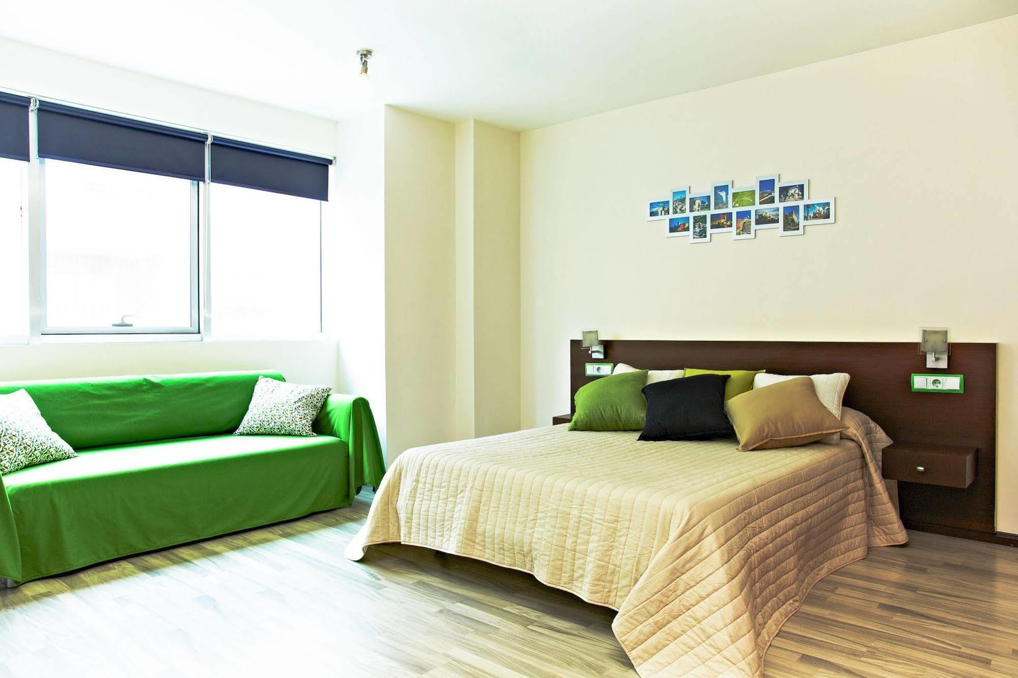Ginosi Basics Centric Apartel Castelldefels Luaran gambar