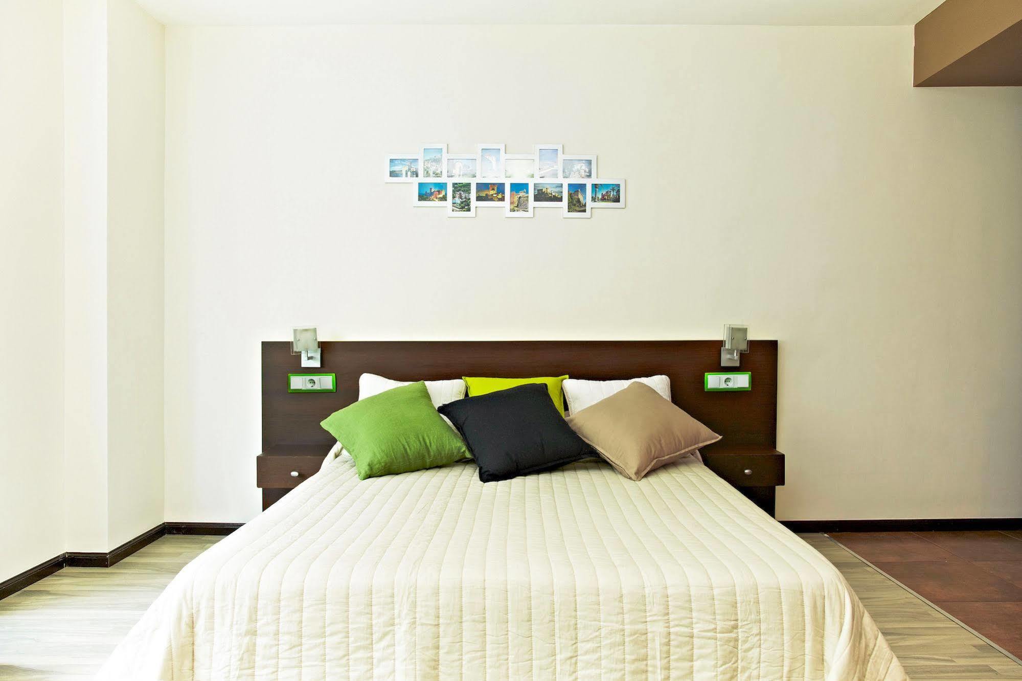 Ginosi Basics Centric Apartel Apartment Castelldefels Luaran gambar