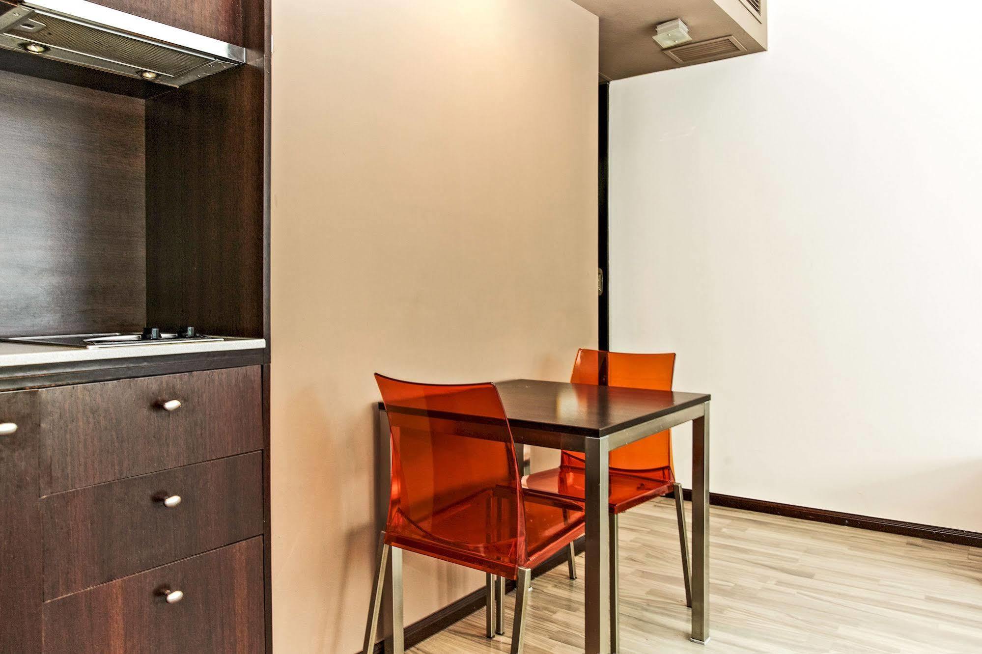 Ginosi Basics Centric Apartel Castelldefels Luaran gambar