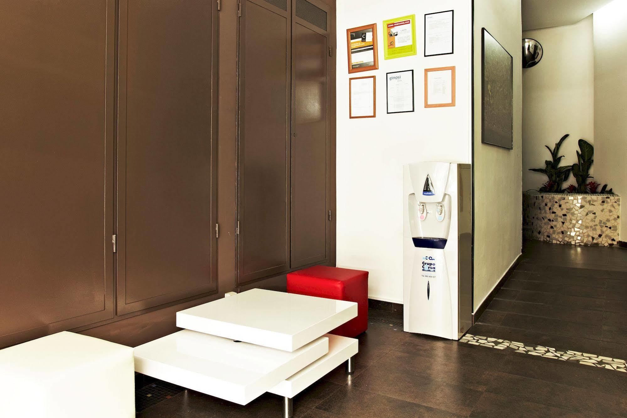 Ginosi Basics Centric Apartel Castelldefels Luaran gambar